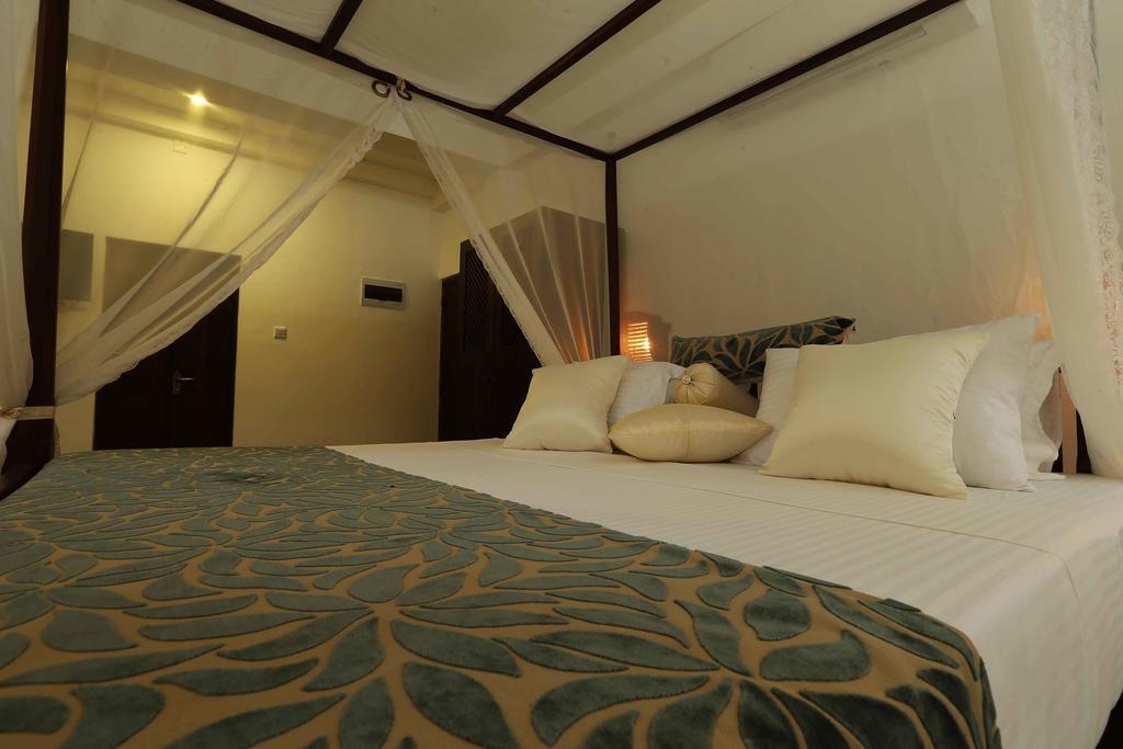 Rock Fort Beach Resort Unawatuna Room photo