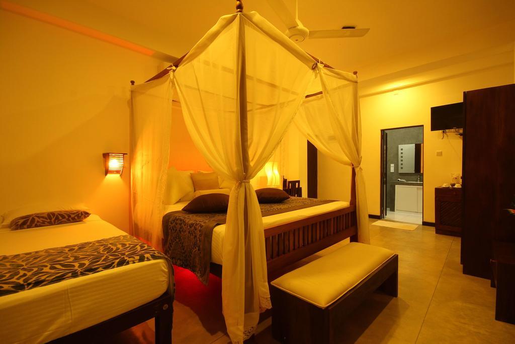 Rock Fort Beach Resort Unawatuna Room photo