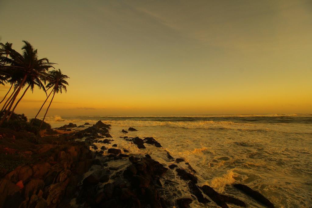 Rock Fort Beach Resort Unawatuna Exterior photo